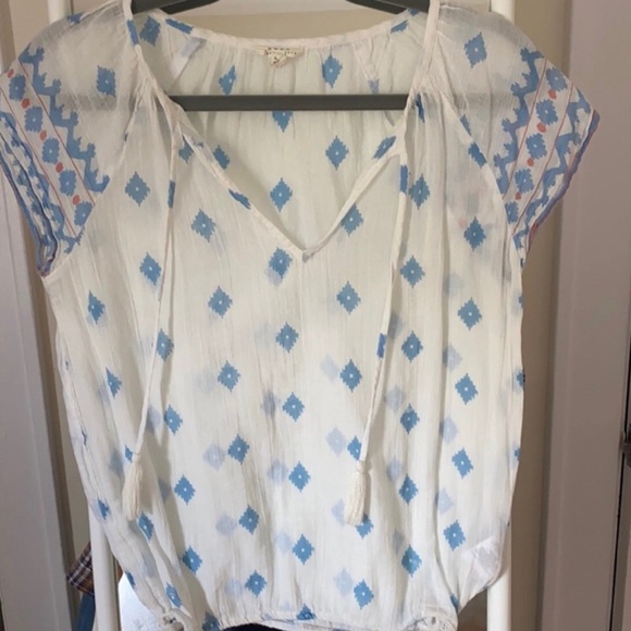 Soft Style Tops - )Must bundle)White cotton native print shirt